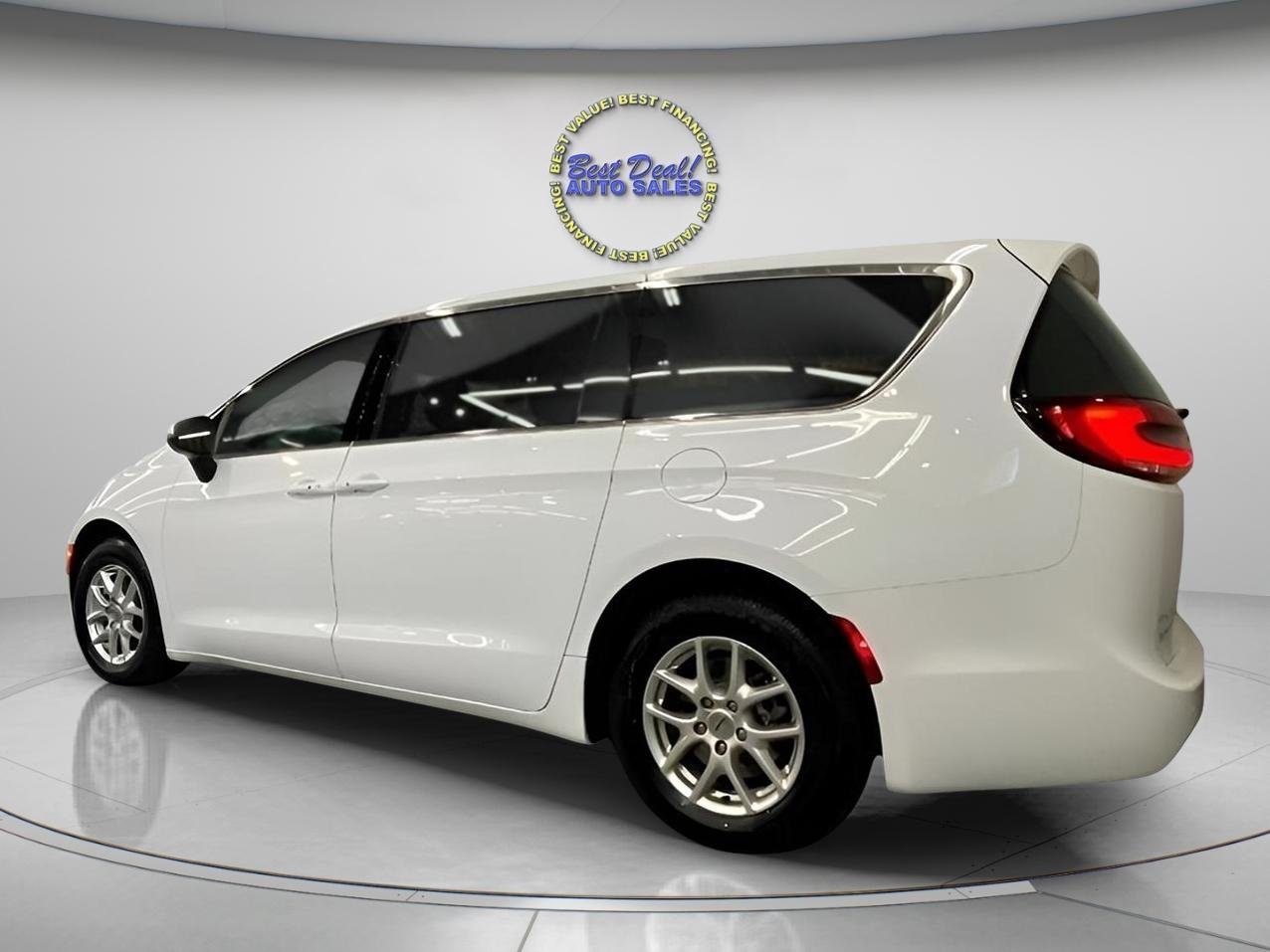 Chrysler Pacifica Touring 2023