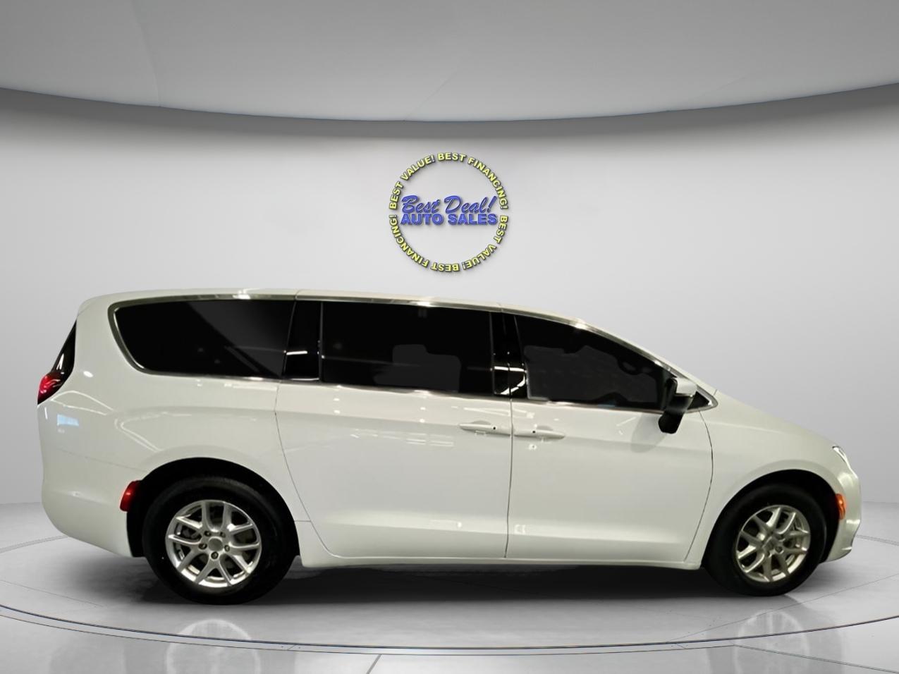 Chrysler Pacifica Touring 2023