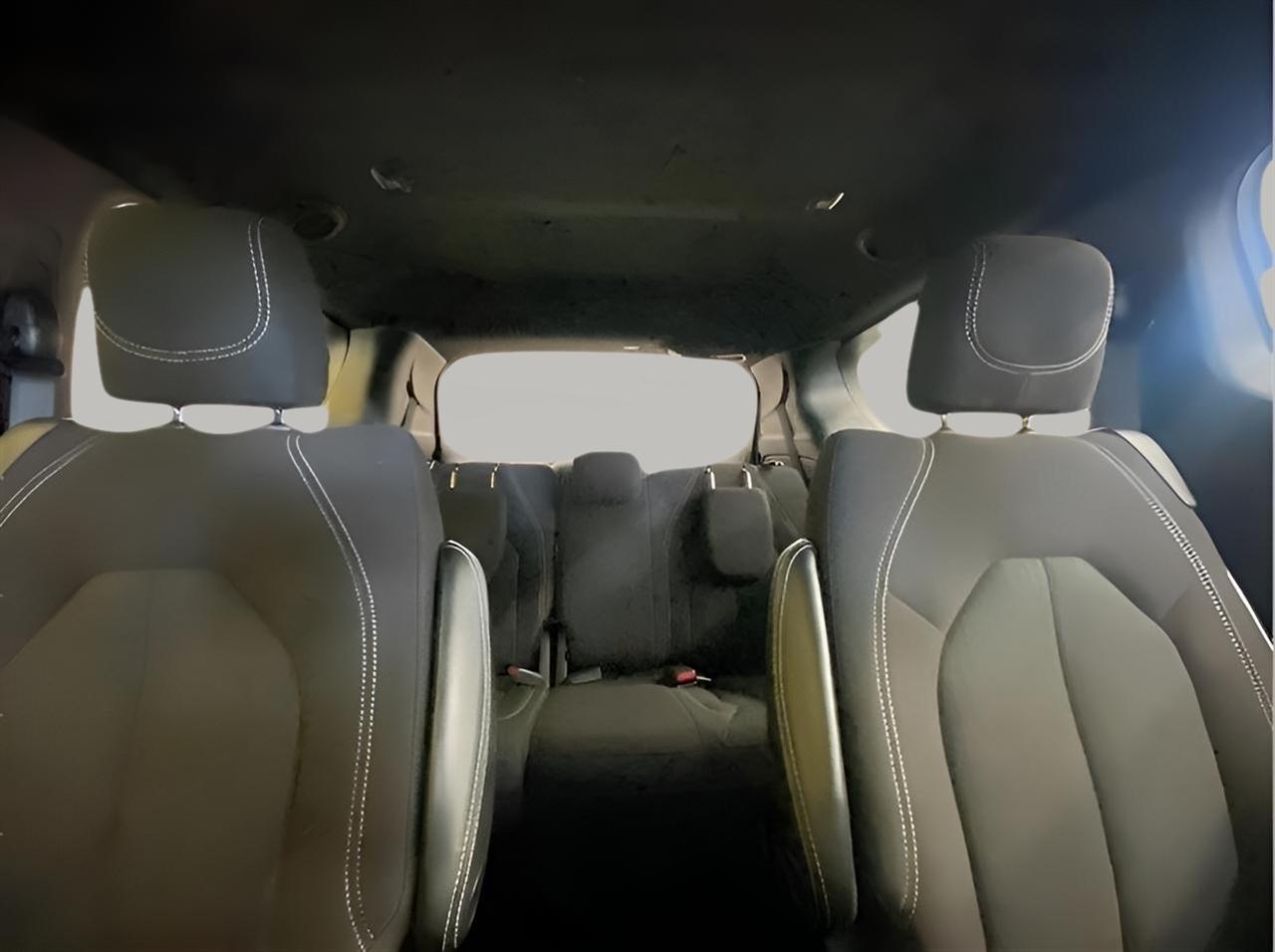 Chrysler Pacifica Touring 2023