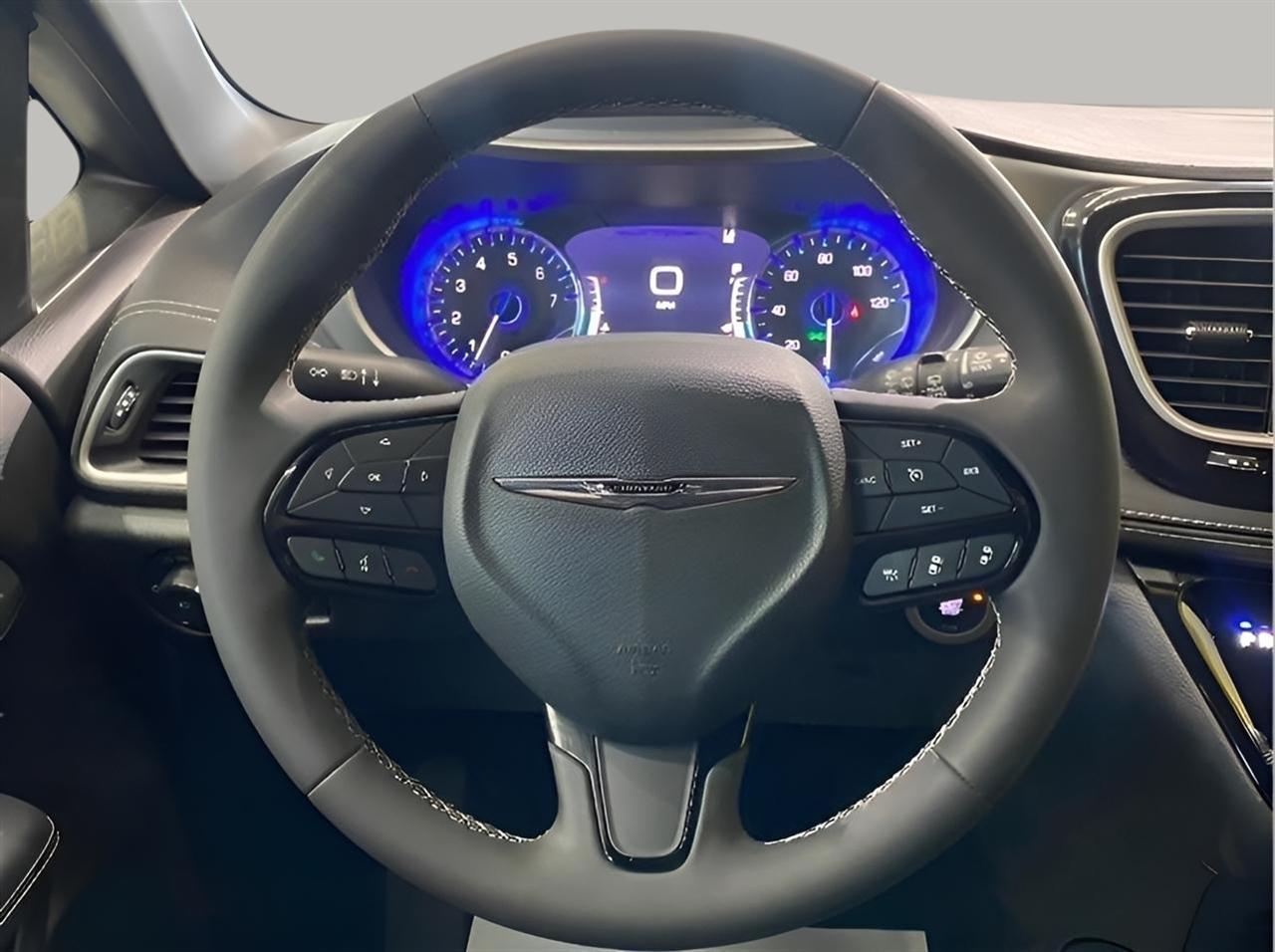 Chrysler Pacifica Touring 2023