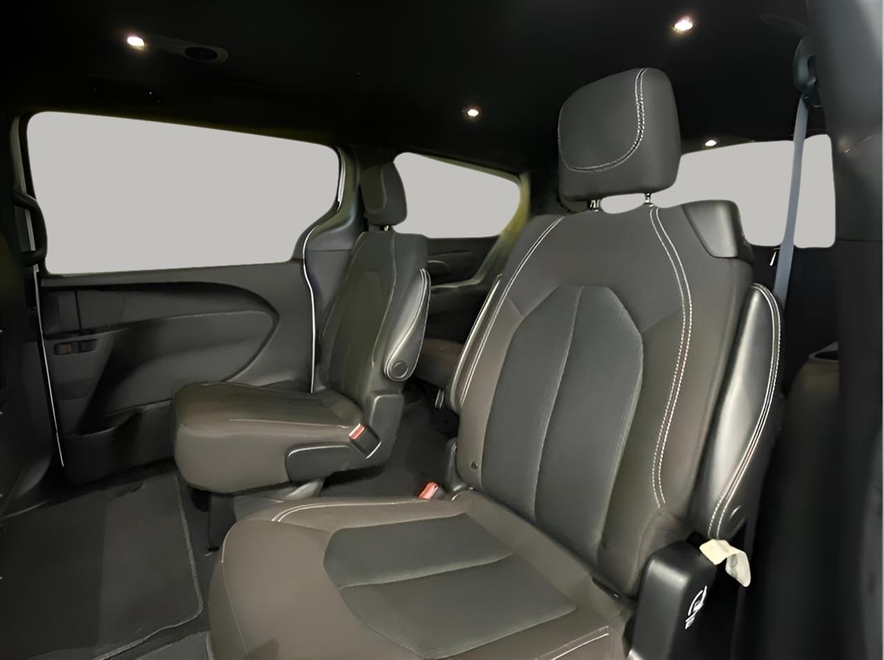 Chrysler Pacifica Touring 2023