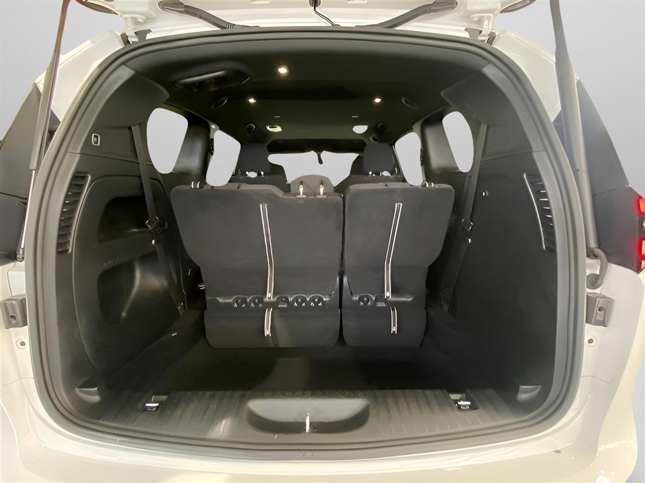 Chrysler Pacifica Touring 2023