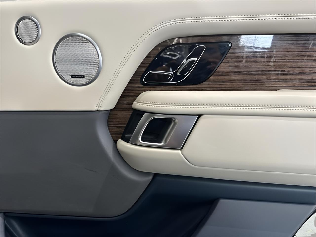 Land Rover Range Rover Supercharged LWB 2019