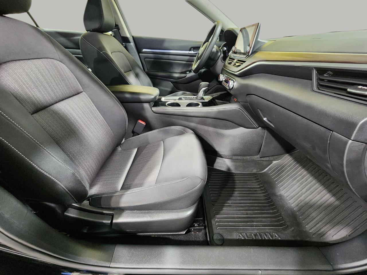 Nissan Altima  2023