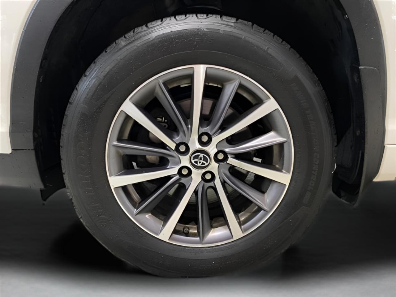 Toyota Highlander AWD 4dr V6 XLE (Natl) 2018