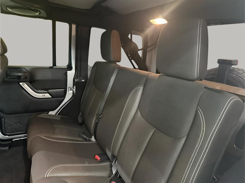 Jeep Wrangler Unlimited Sahara 4WD 2014