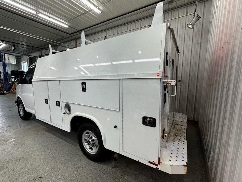 GMC Savana G3500 139 in. 2016