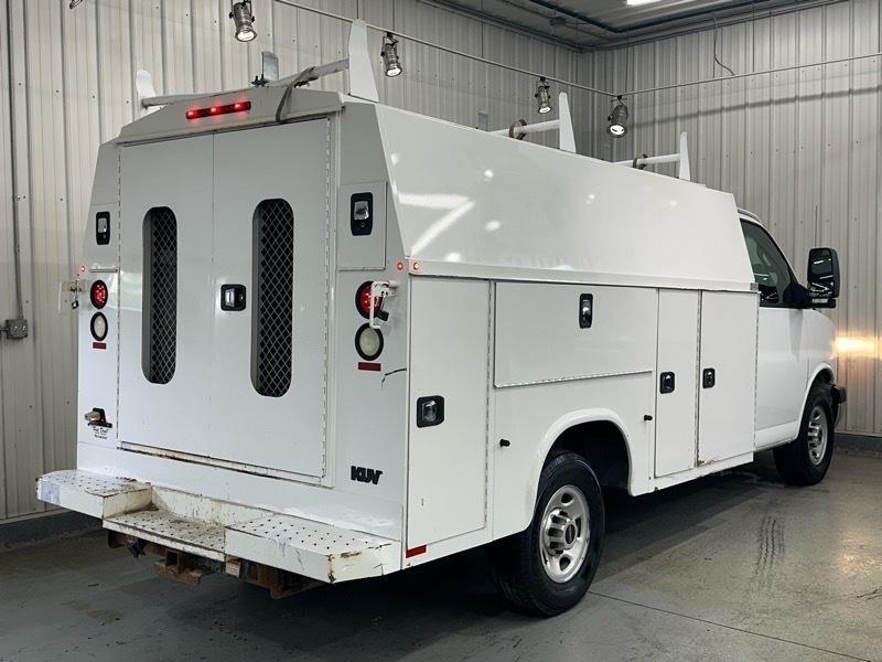 GMC Savana G3500 139 in. 2016
