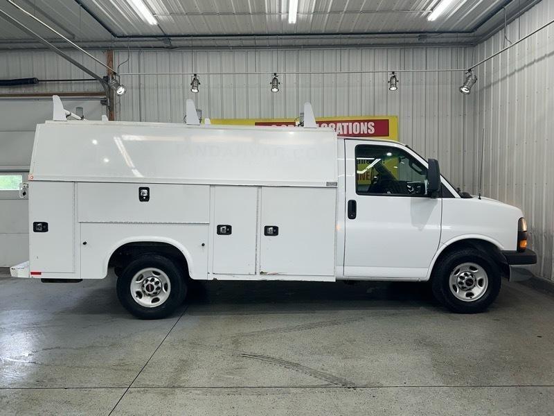GMC Savana G3500 139 in. 2016
