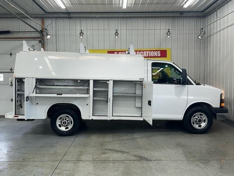 GMC Savana G3500 139 in. 2016
