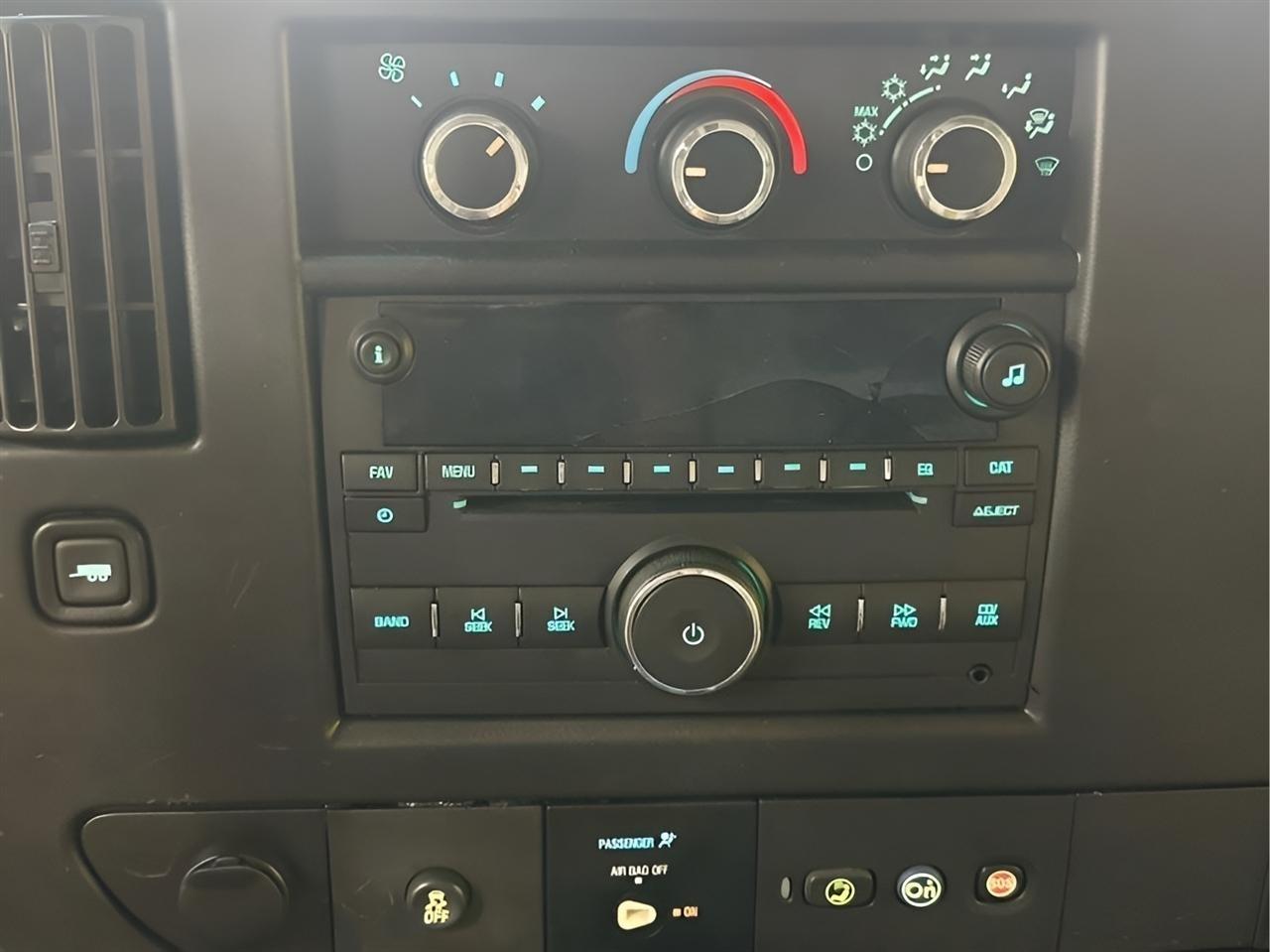 GMC Savana G3500 139 in. 2016