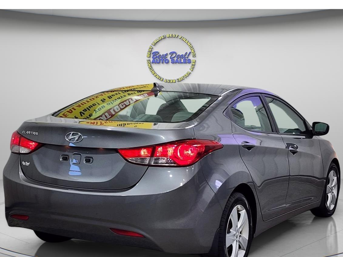 Hyundai Elantra  2013