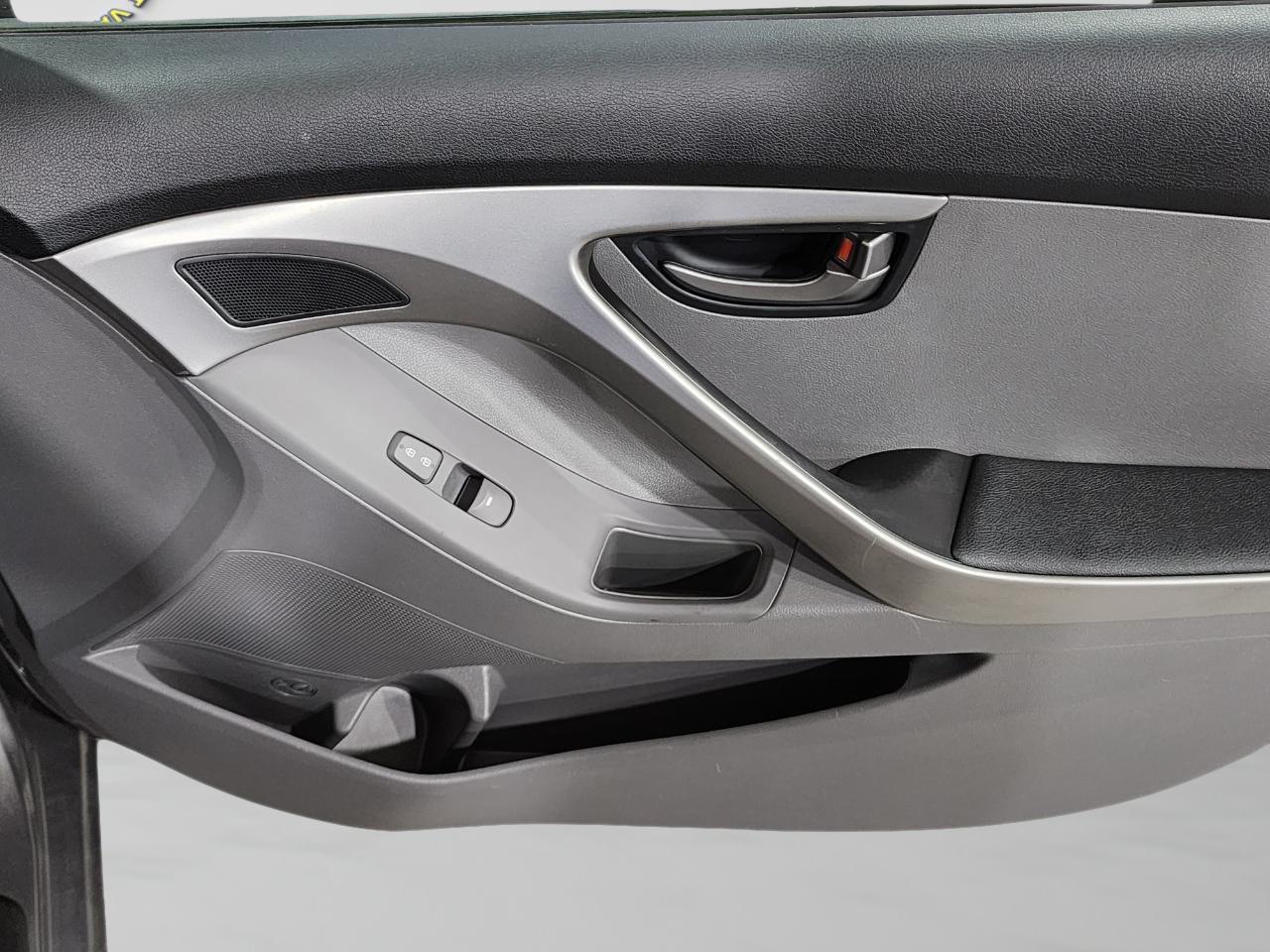 Hyundai Elantra  2013