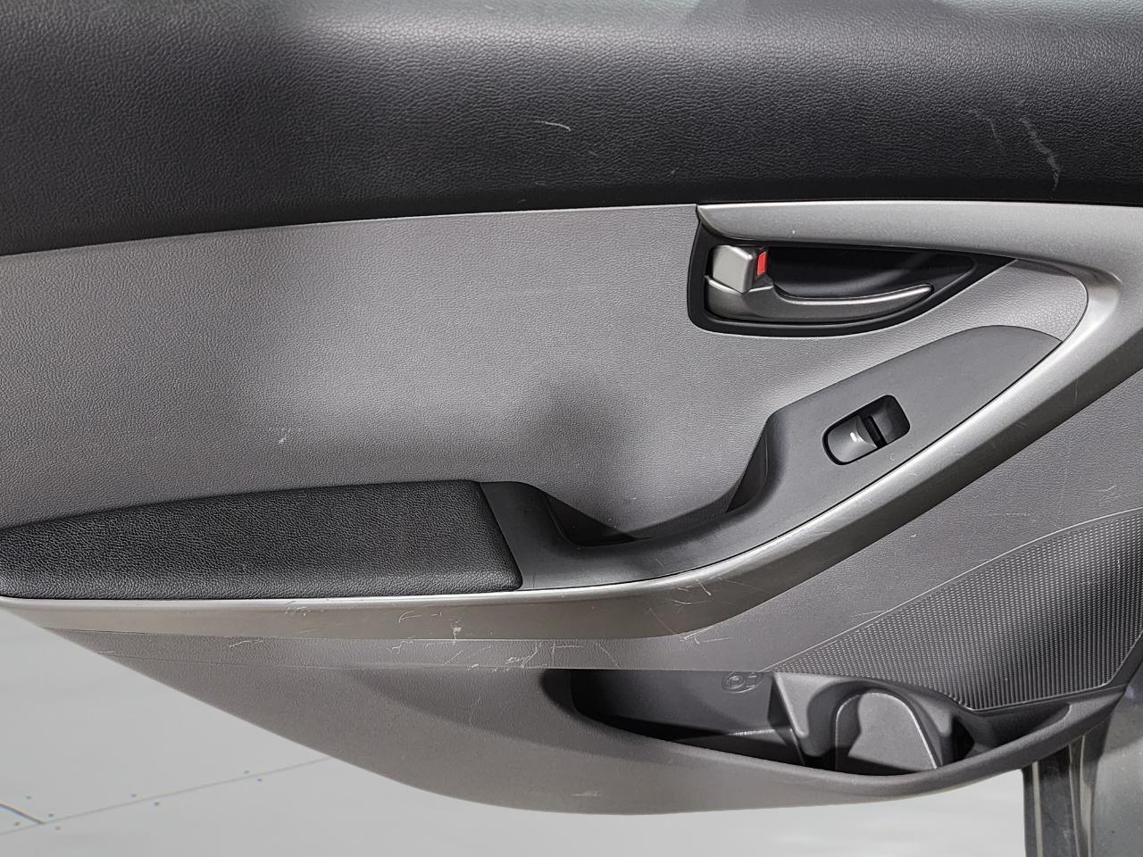 Hyundai Elantra  2013