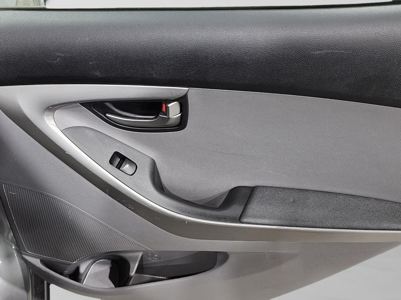 Hyundai Elantra  2013