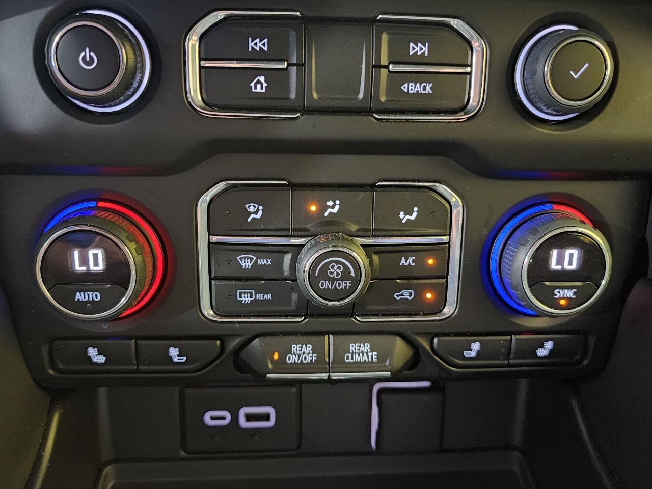Chevrolet Suburban RST 2023