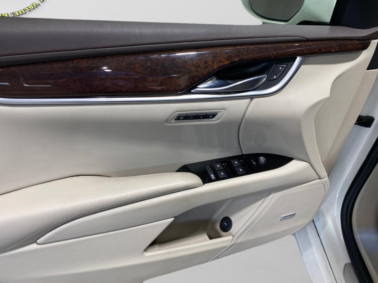Cadillac XTS 4dr Sdn Luxury Collection FWD 2014