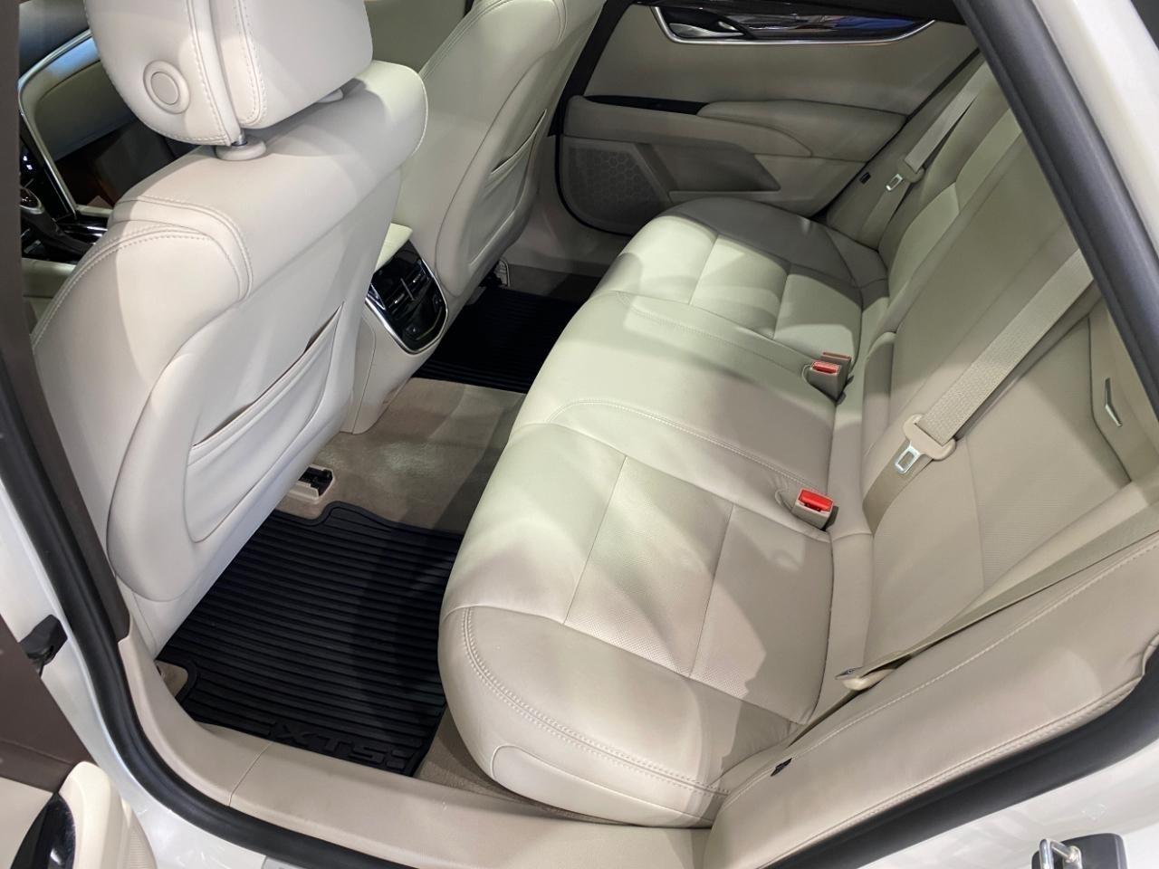 Cadillac XTS 4dr Sdn Luxury Collection FWD 2014