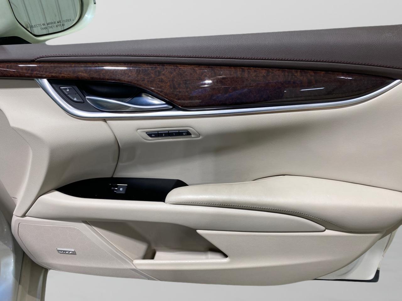 Cadillac XTS 4dr Sdn Luxury Collection FWD 2014