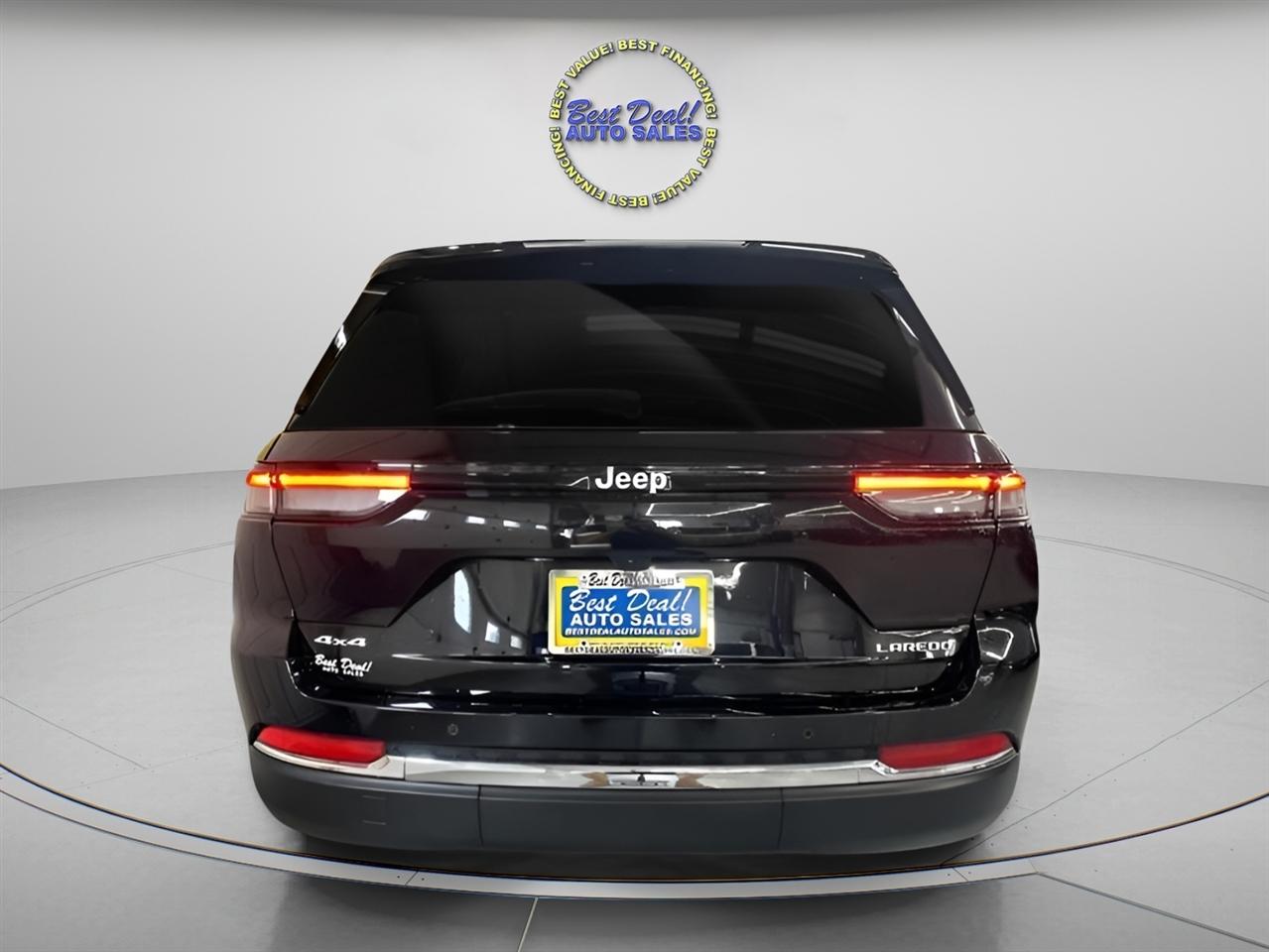 Jeep Grand Cherokee Laredo 4WD 2024