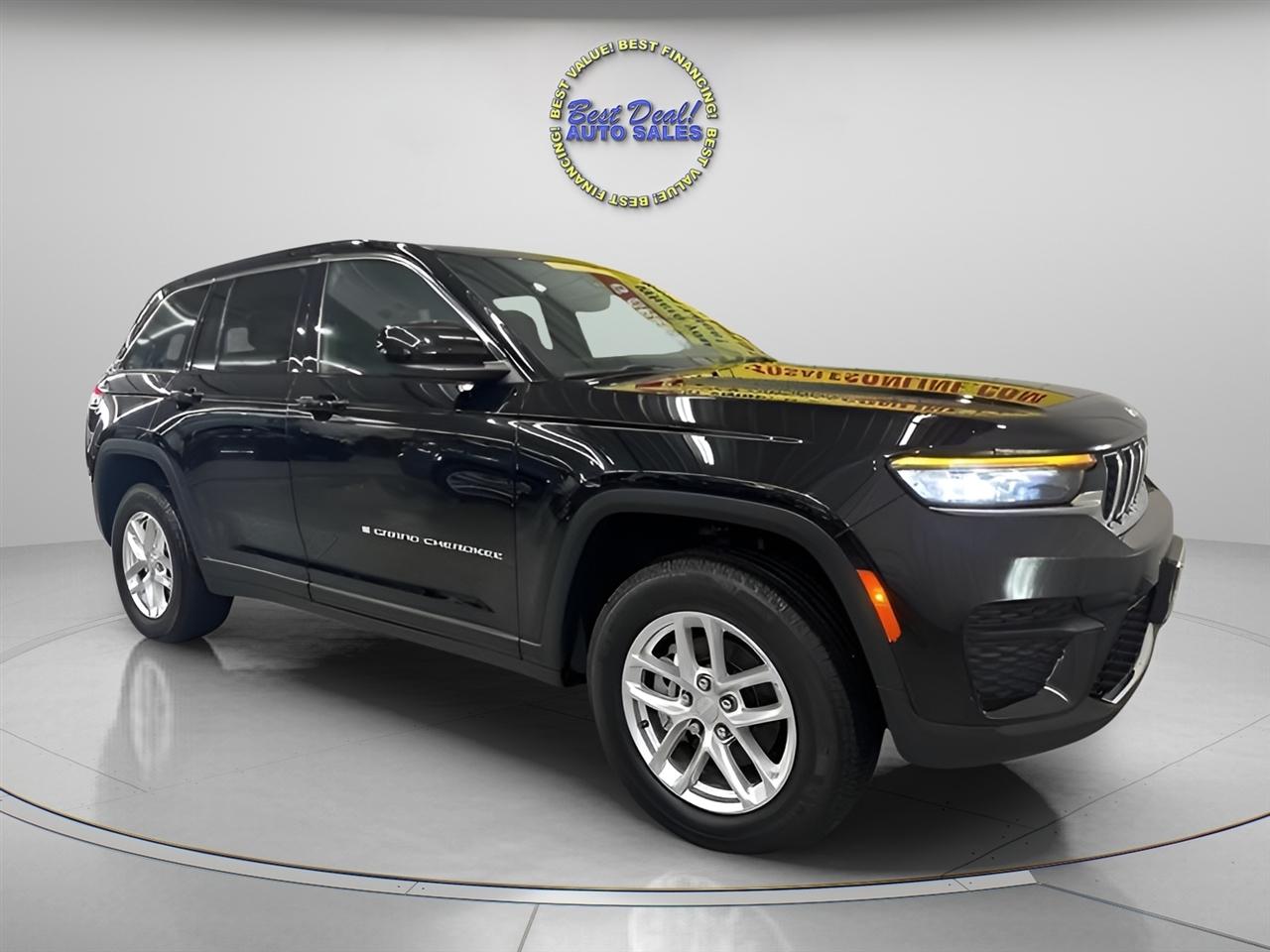 Jeep Grand Cherokee Laredo 4WD 2024