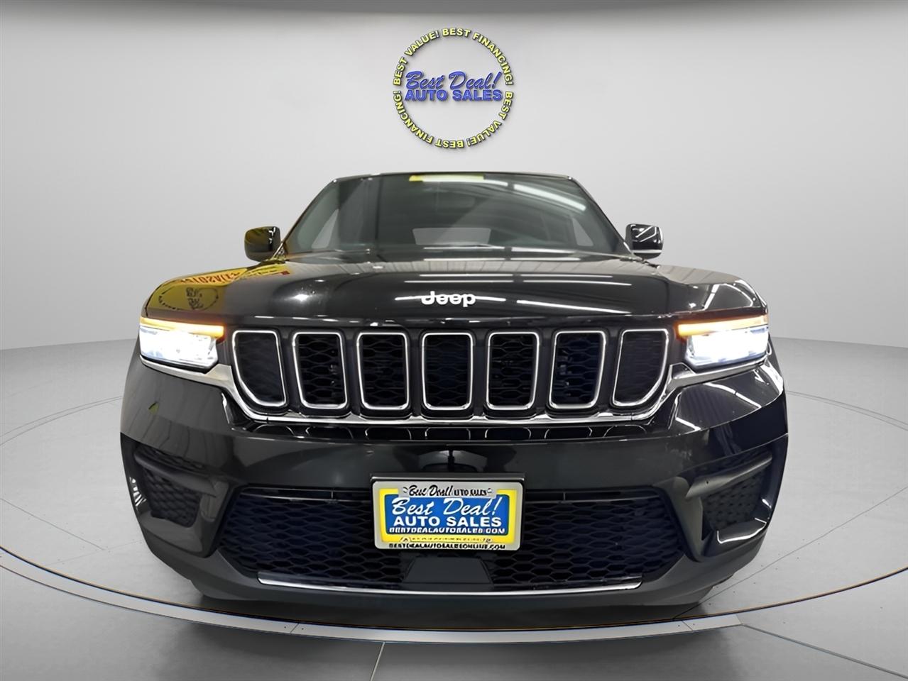 Jeep Grand Cherokee Laredo 4WD 2024
