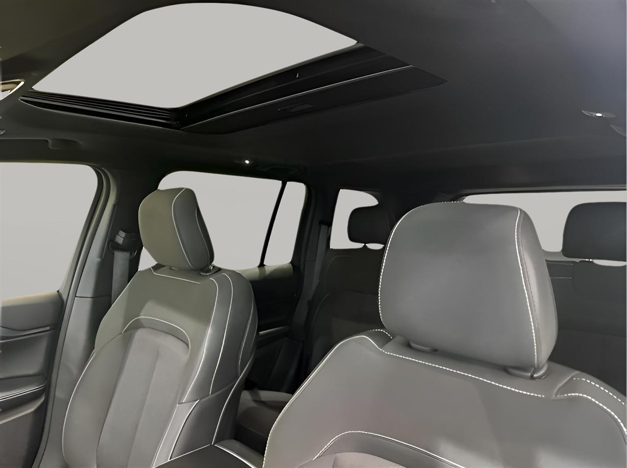 Jeep Grand Cherokee Laredo 4WD 2024