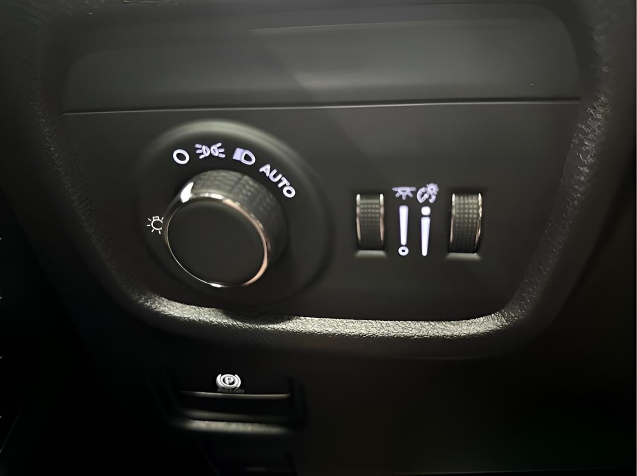Jeep Grand Cherokee Laredo 4WD 2024