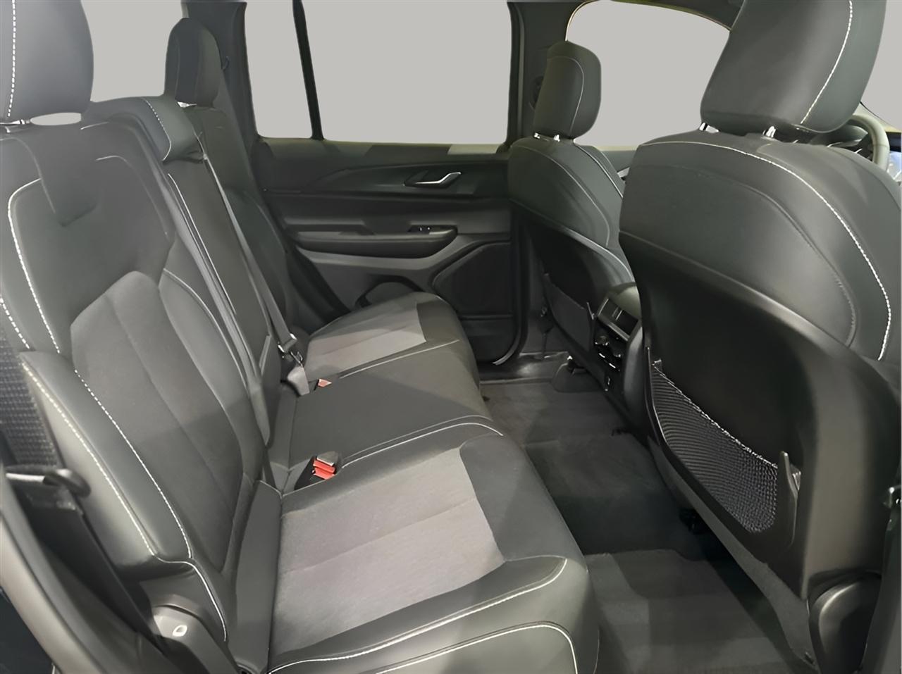 Jeep Grand Cherokee Laredo 4WD 2024