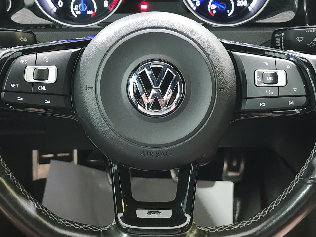 Volkswagen Golf R  2016