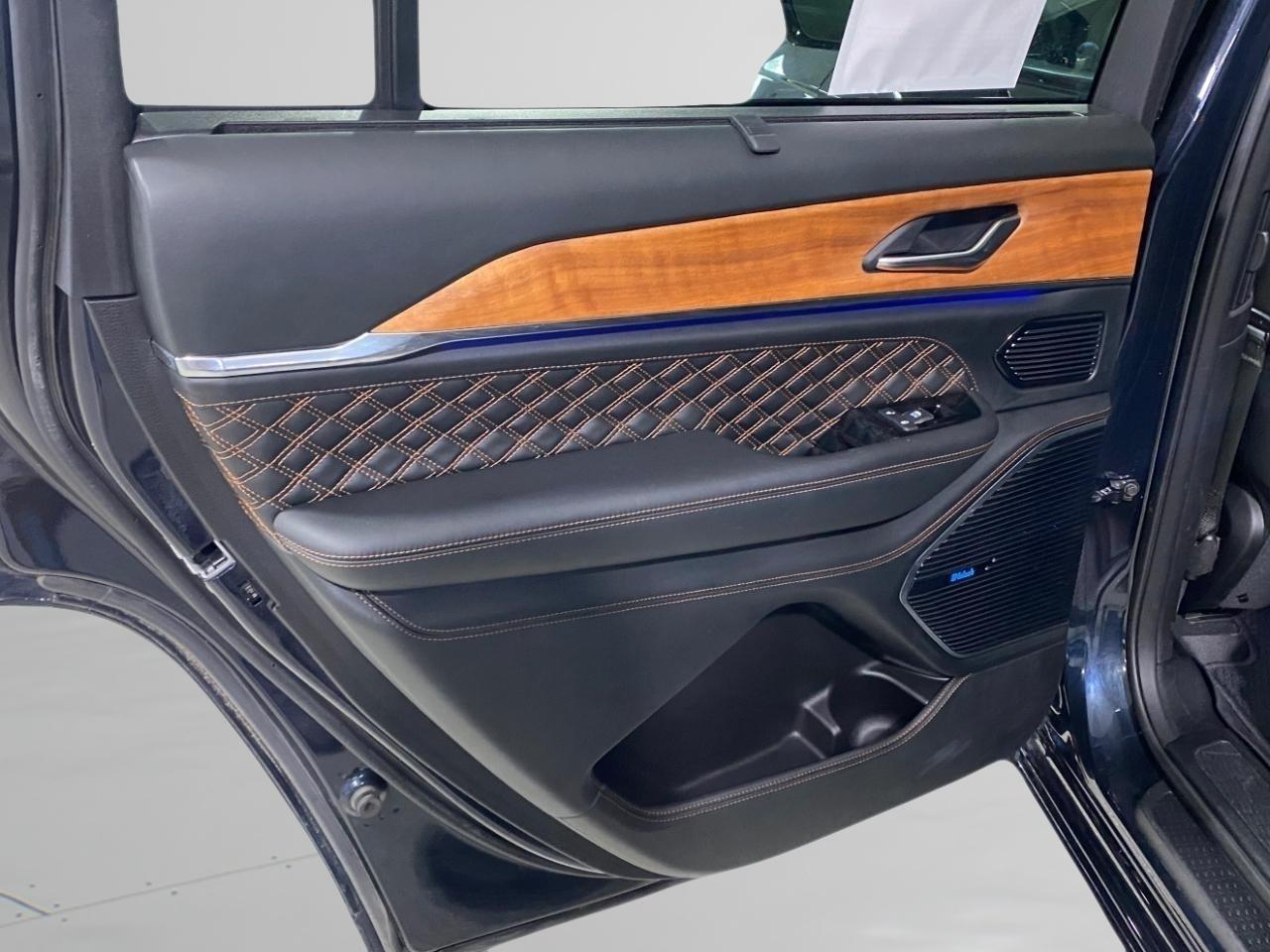 Jeep Grand Cherokee L Summit 4WD 2023