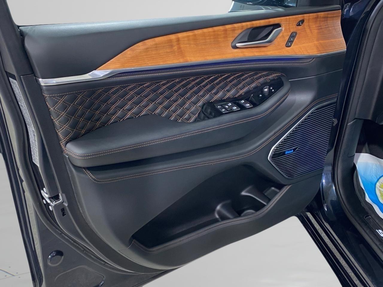 Jeep Grand Cherokee L Summit 4WD 2023