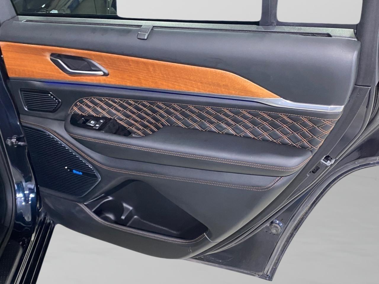 Jeep Grand Cherokee L Summit 4WD 2023