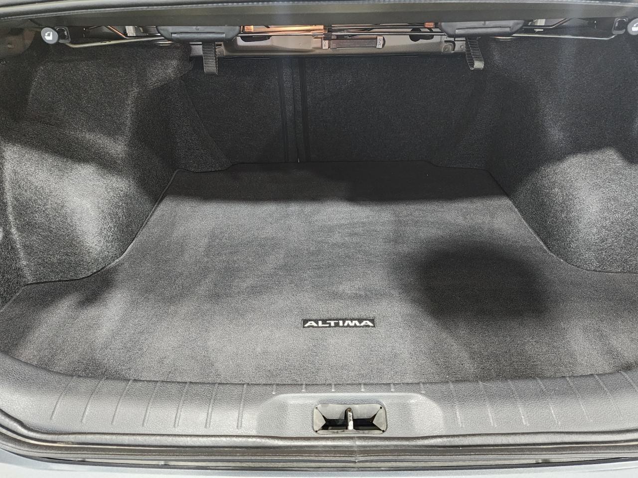 Nissan Altima  2023