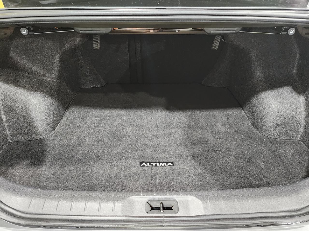 Nissan Altima  2023