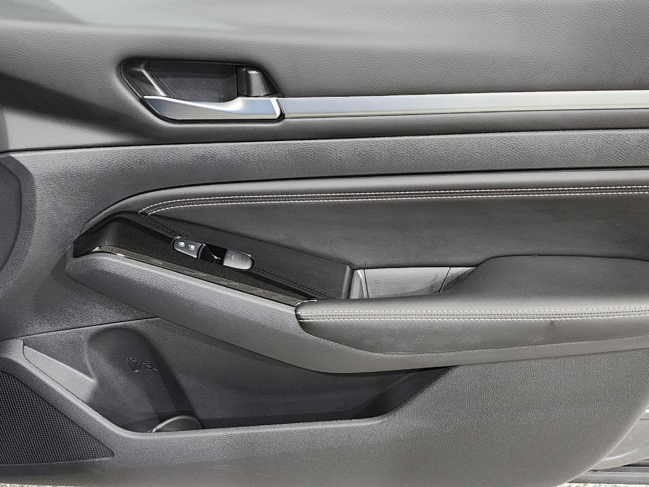 Nissan Altima  2023