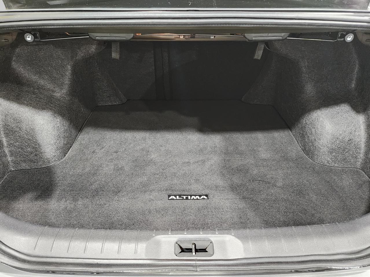 Nissan Altima  2023