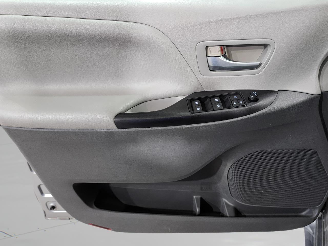 Toyota Sienna  2015