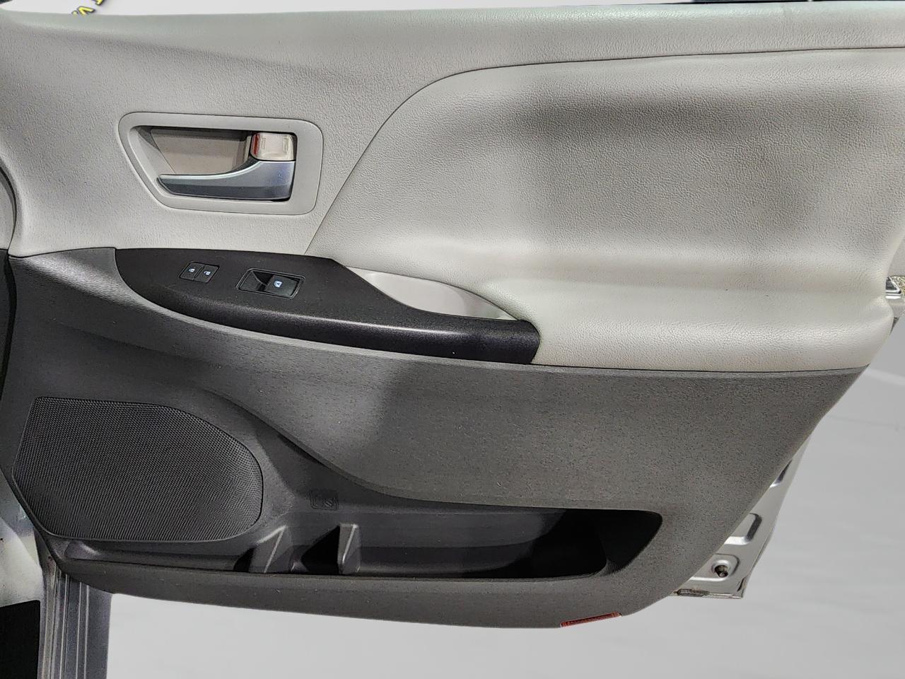 Toyota Sienna  2015