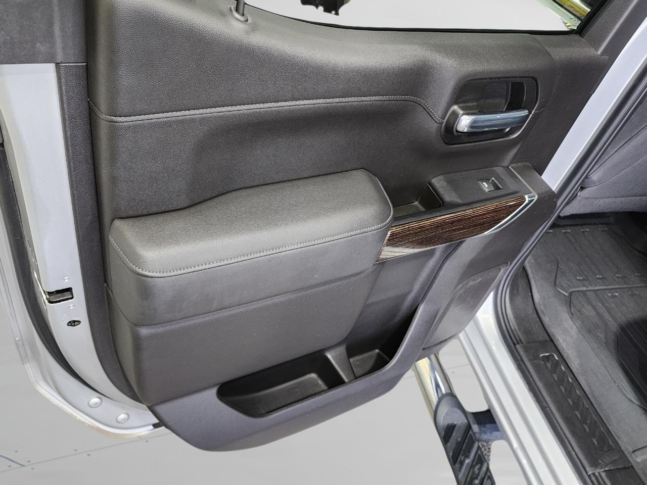GMC Sierra 1500 SLE Crew Cab Short Box 4WD 2020