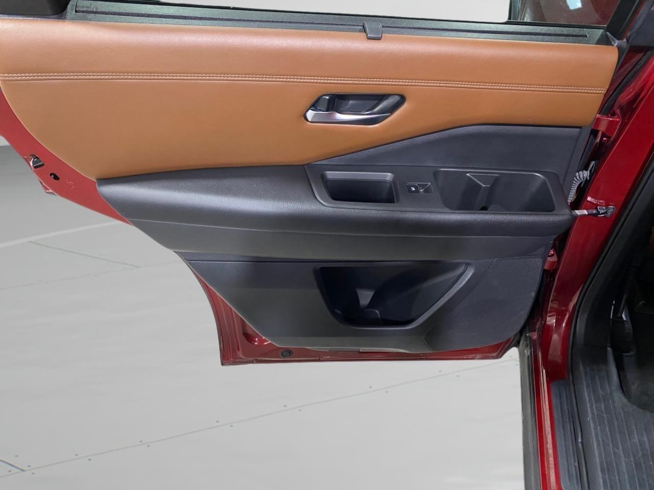 Nissan Pathfinder Platinum 4WD 2022