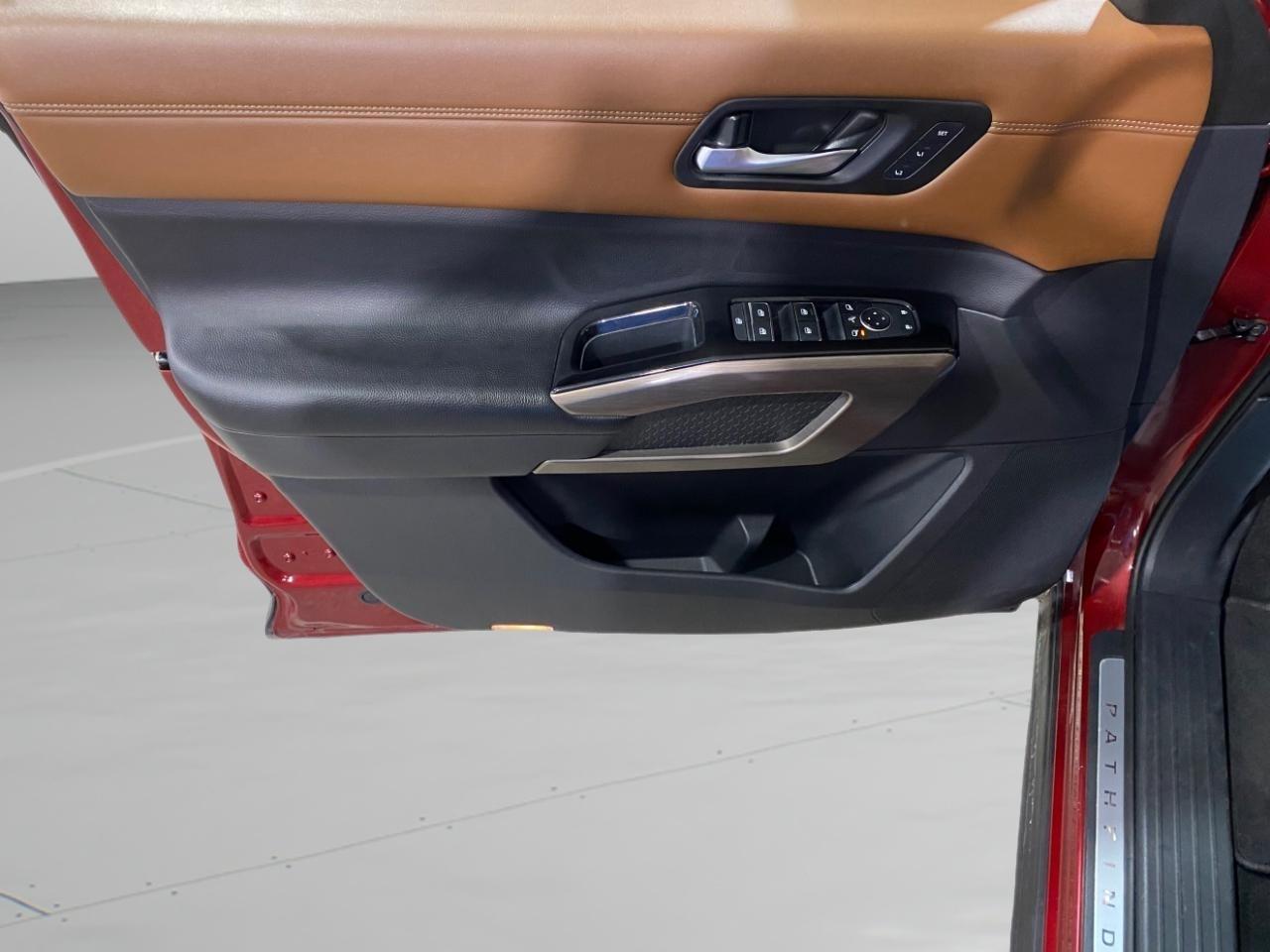 Nissan Pathfinder Platinum 4WD 2022