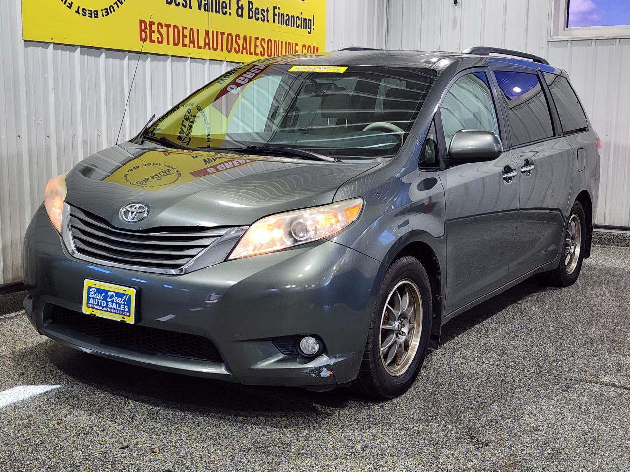 2014 Toyota Sienna XLE FWD 8-Passenger V6