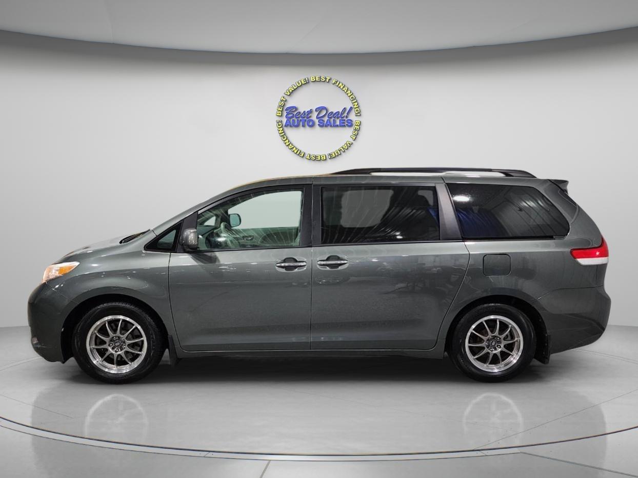 Toyota Sienna XLE FWD 8-Passenger V6 2014