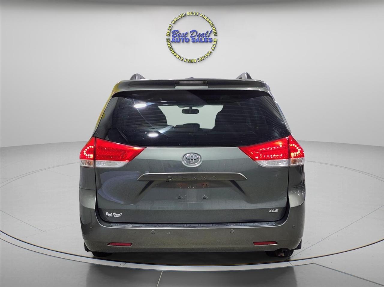 Toyota Sienna XLE FWD 8-Passenger V6 2014