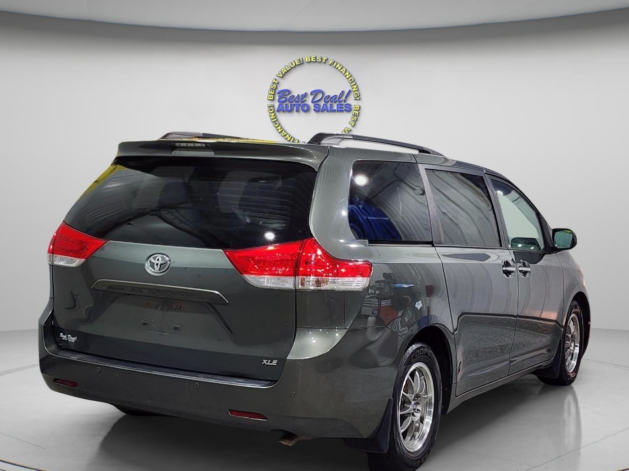 Toyota Sienna XLE FWD 8-Passenger V6 2014