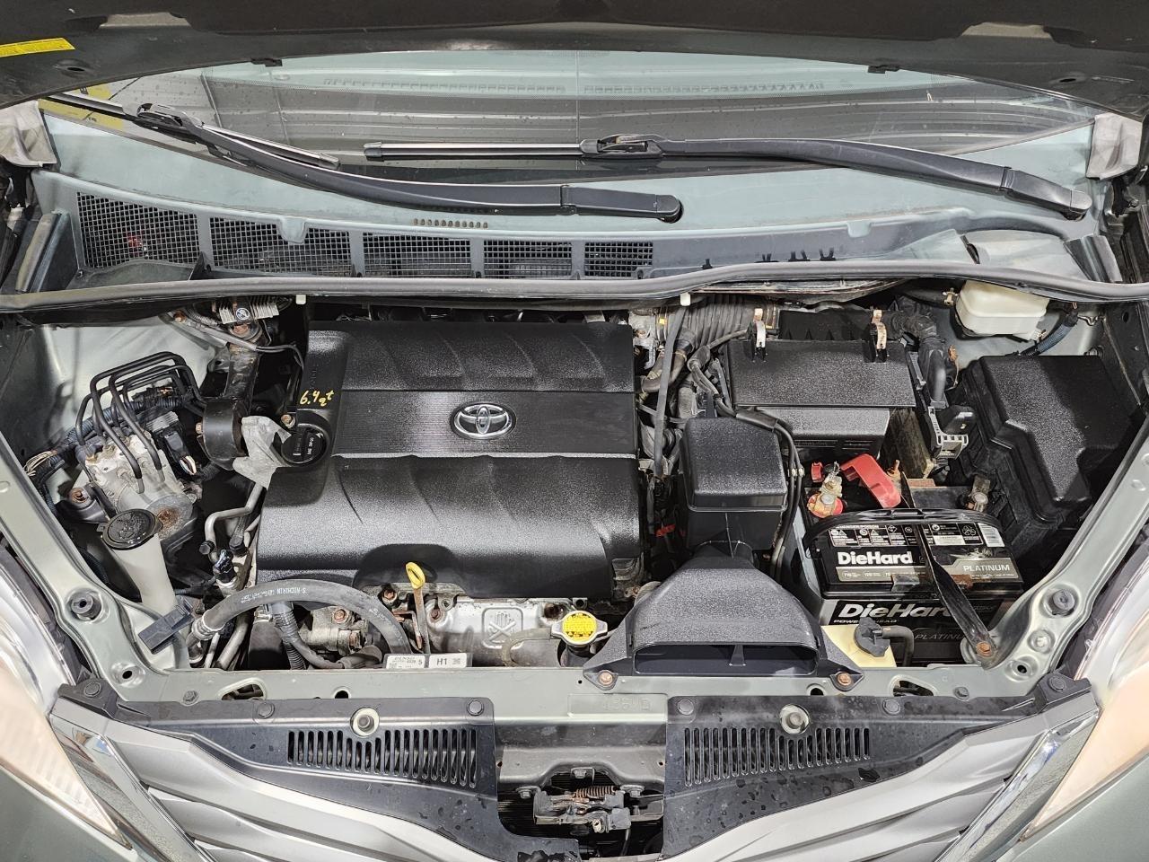 Toyota Sienna XLE FWD 8-Passenger V6 2014