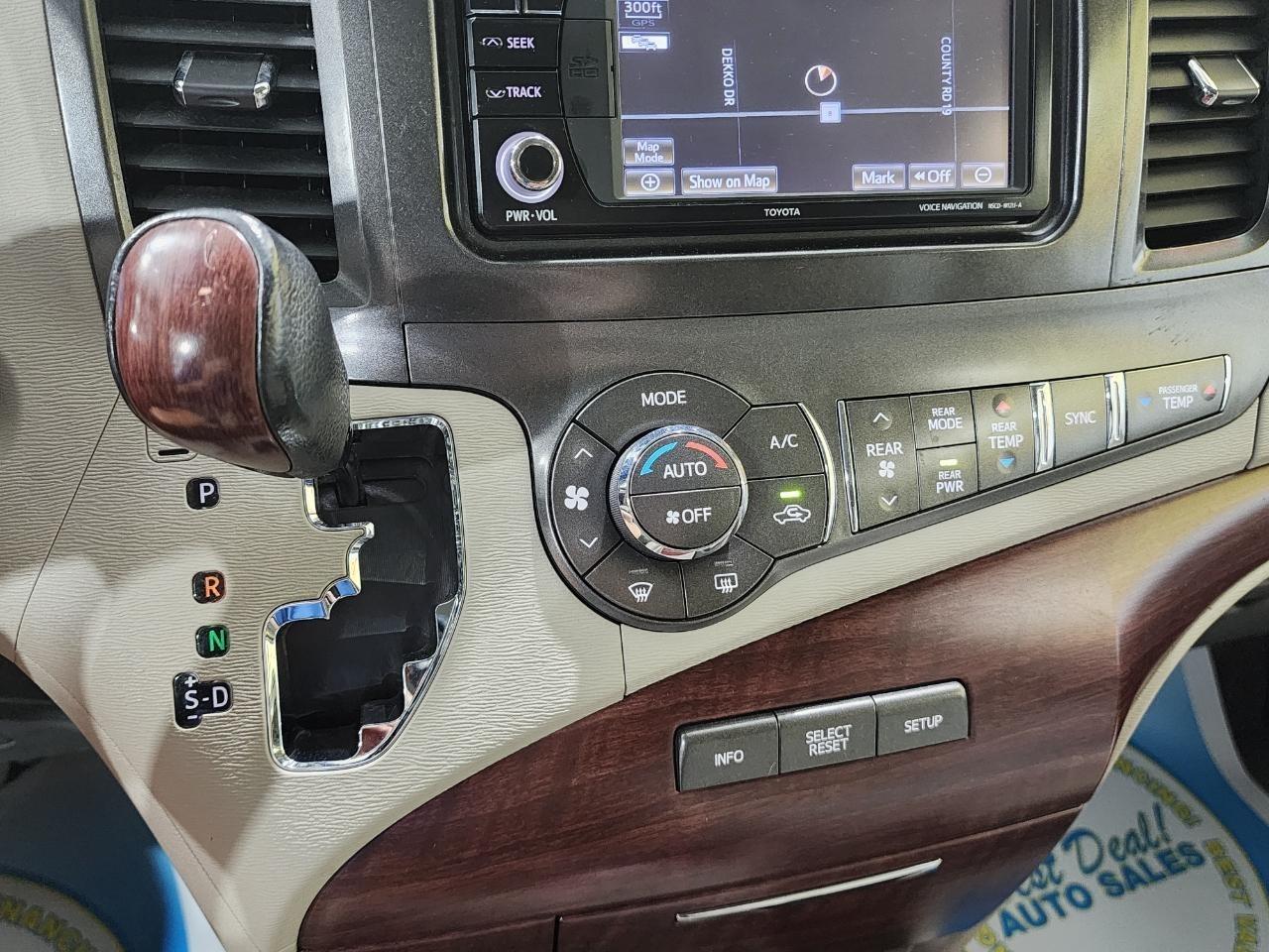 Toyota Sienna XLE FWD 8-Passenger V6 2014