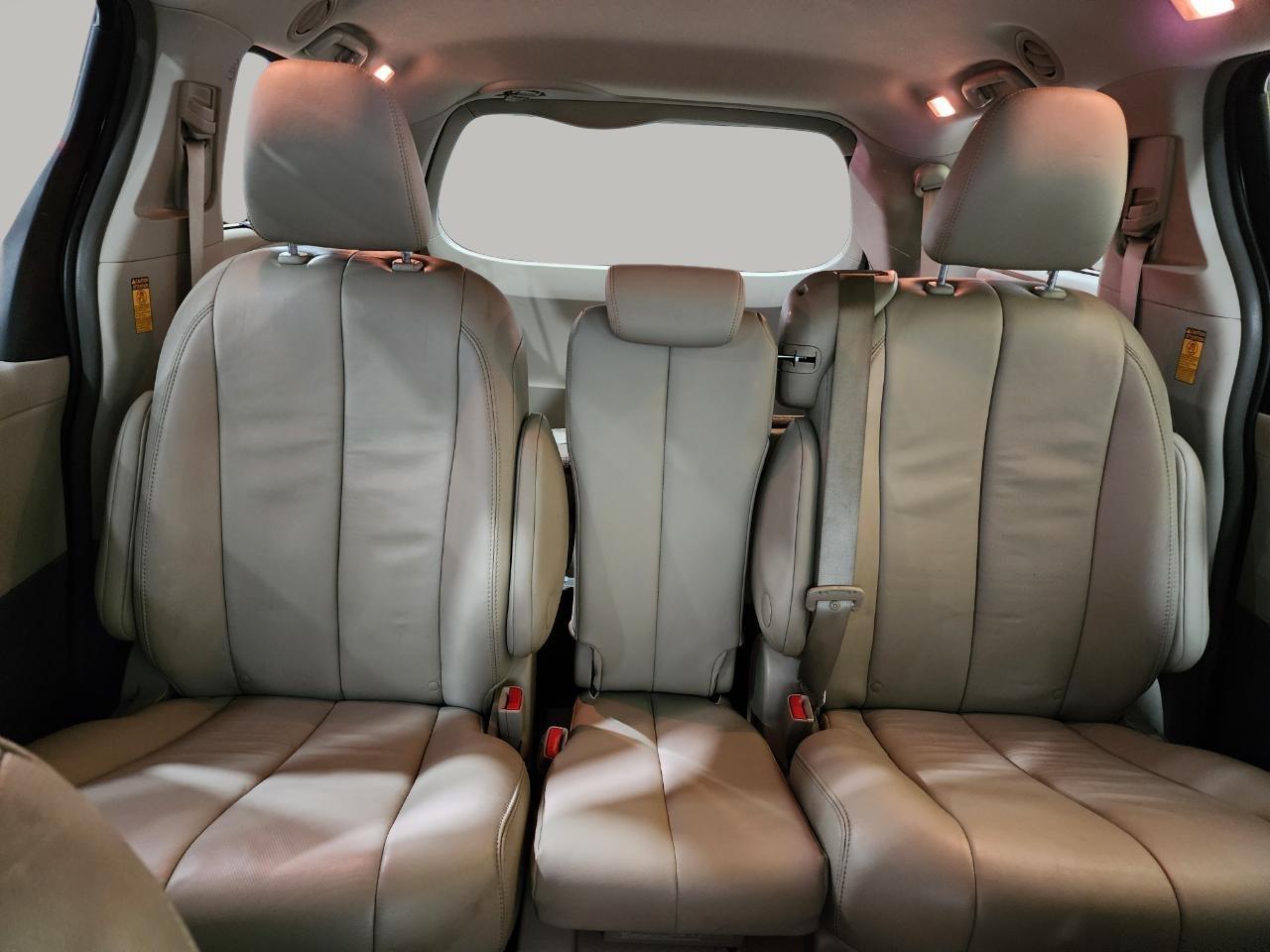 Toyota Sienna XLE FWD 8-Passenger V6 2014