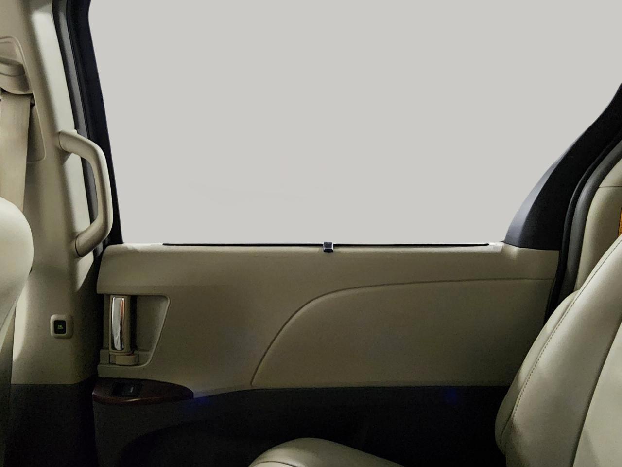 Toyota Sienna XLE FWD 8-Passenger V6 2014